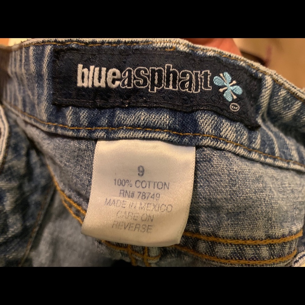 Jean Shorts - Picture 3 of 4